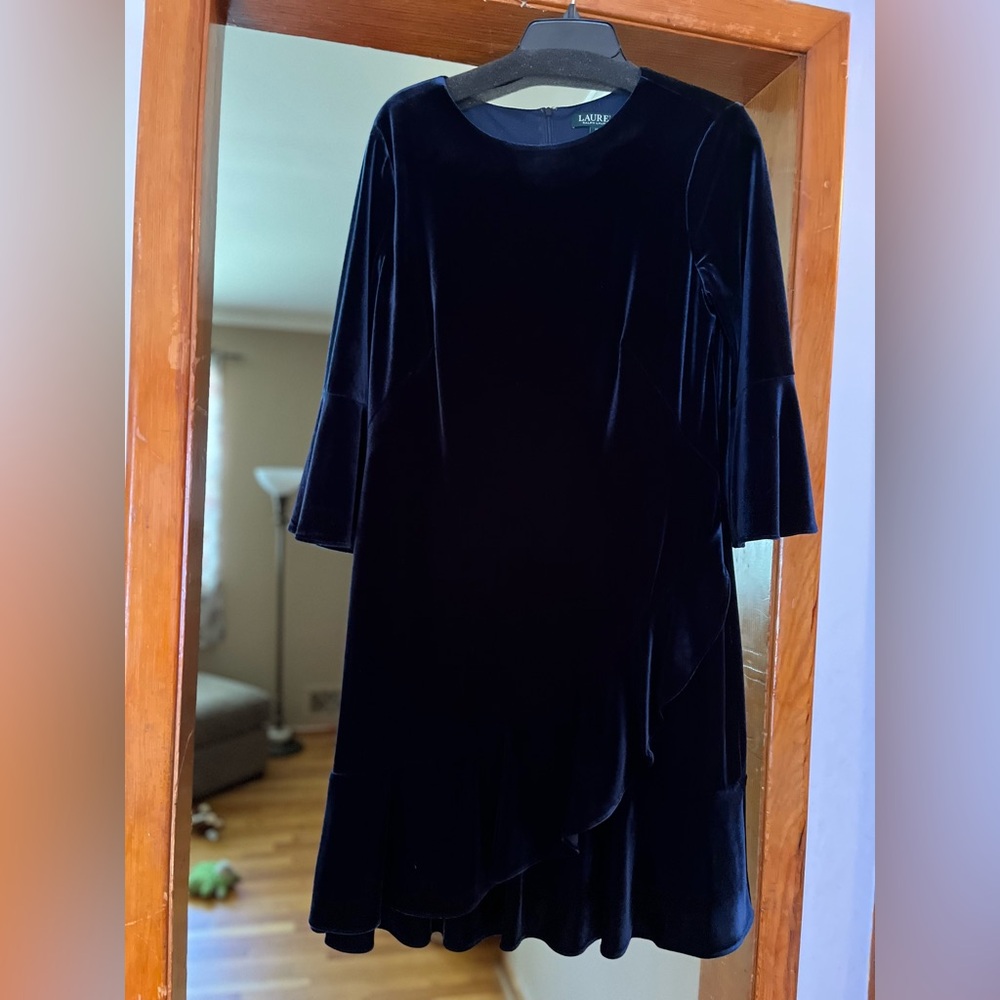 Dresses - Picture 8 of 8